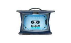 YETI Daytrip Lunch Bag -Atlanta Grill Company Shop 190303 Subway Daytrip Website Assets Studio Daytrip Overhead Open Ice Pack Navy 1680x1024 1