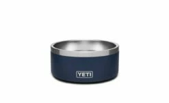 YETI Boomer 4 Dog Bowl -Atlanta Grill Company Shop 190459 Boomer 4 Website Assets Studio PDP Front Navy 1680x1024 1