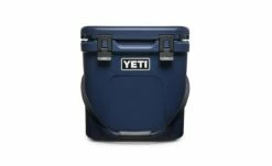 YETI Roadie 24 31 YETI Roadie 24 -Atlanta Grill Company Shop 200259 Roadie 24 Campaign Website Assets Navy Front Handle Down 1680x1204 1