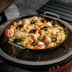 Kamado Joe KARBON STEEL™ Paella Pan 11 Kamado Joe KARBON STEEL™ Paella Pan -Atlanta Grill Company Shop KJ15124722 06 FoodAngled