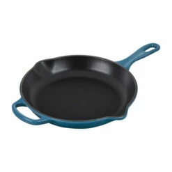 Le Creuset Signature Skillet - 10 1/4" 26 Le Creuset Signature Skillet - 10 1/4" -Atlanta Grill Company Shop LS2024 267D